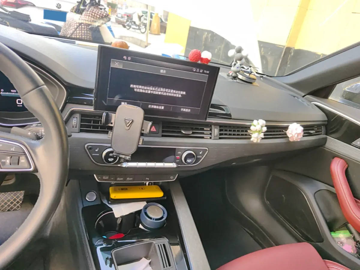 2023 Audi A4L 2.0T 190HP L4 7DCT,autocango,china used car exporter,china ev exporter,chinese used car exporter,chinese used ev exporter