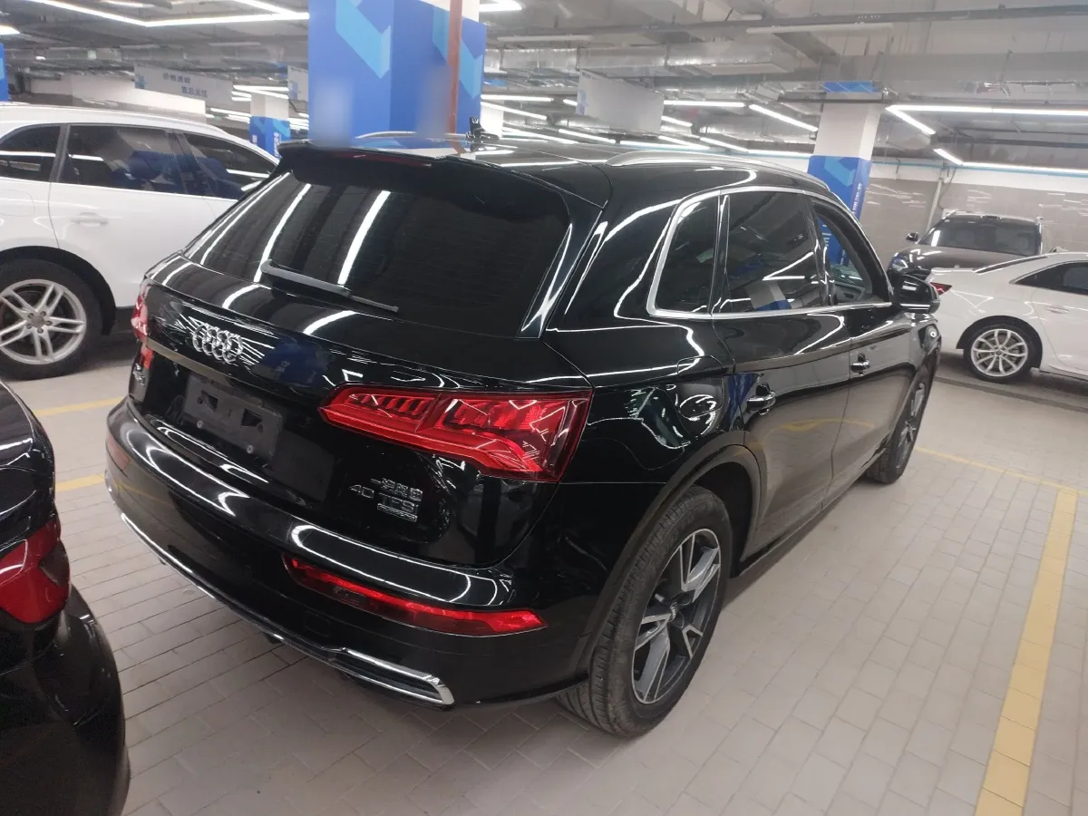 2020 Audi Q5L 2.0T 190HP L4 7DCT,autocango,china used car exporter,china ev exporter,chinese used car exporter,chinese used ev exporter