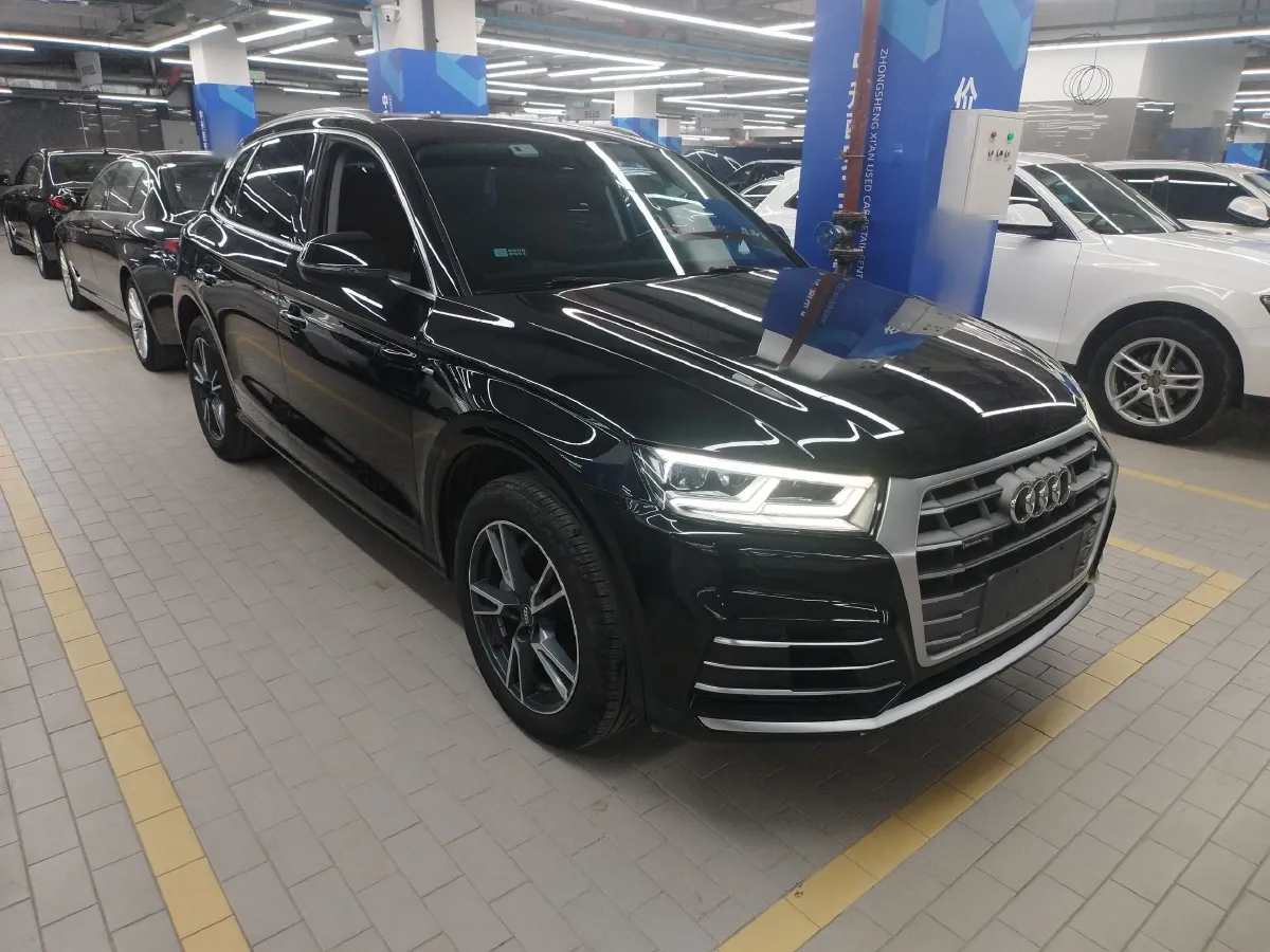 2020 Audi Q5L 2.0T 190HP L4 7DCT,autocango,china used car exporter,china ev exporter,chinese used car exporter,chinese used ev exporter