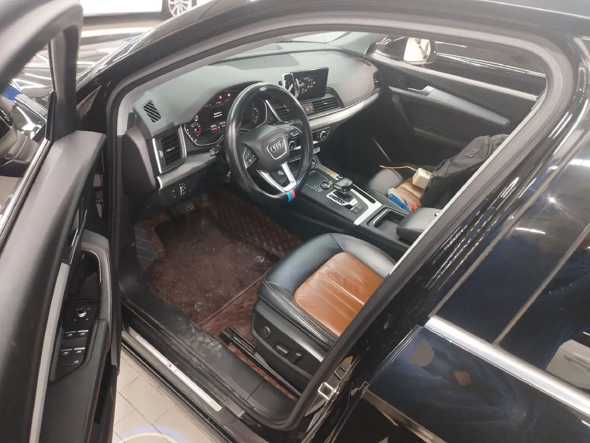 2020 Audi Q5L 2.0T 190HP L4 7DCT,autocango,china used car exporter,china ev exporter,chinese used car exporter,chinese used ev exporter