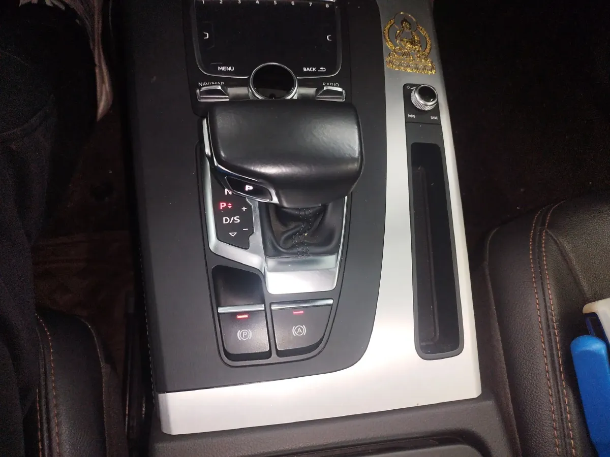 2020 Audi Q5L 2.0T 190HP L4 7DCT,autocango,china used car exporter,china ev exporter,chinese used car exporter,chinese used ev exporter