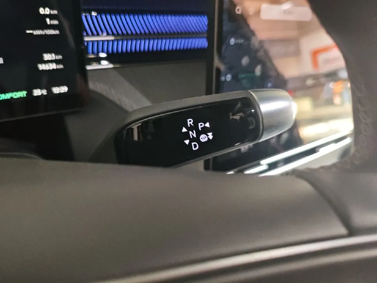 2025 Xpeng G6 BEV 68.5KWH,autocango,china used car exporter,china ev exporter,chinese used car exporter,chinese used ev exporter