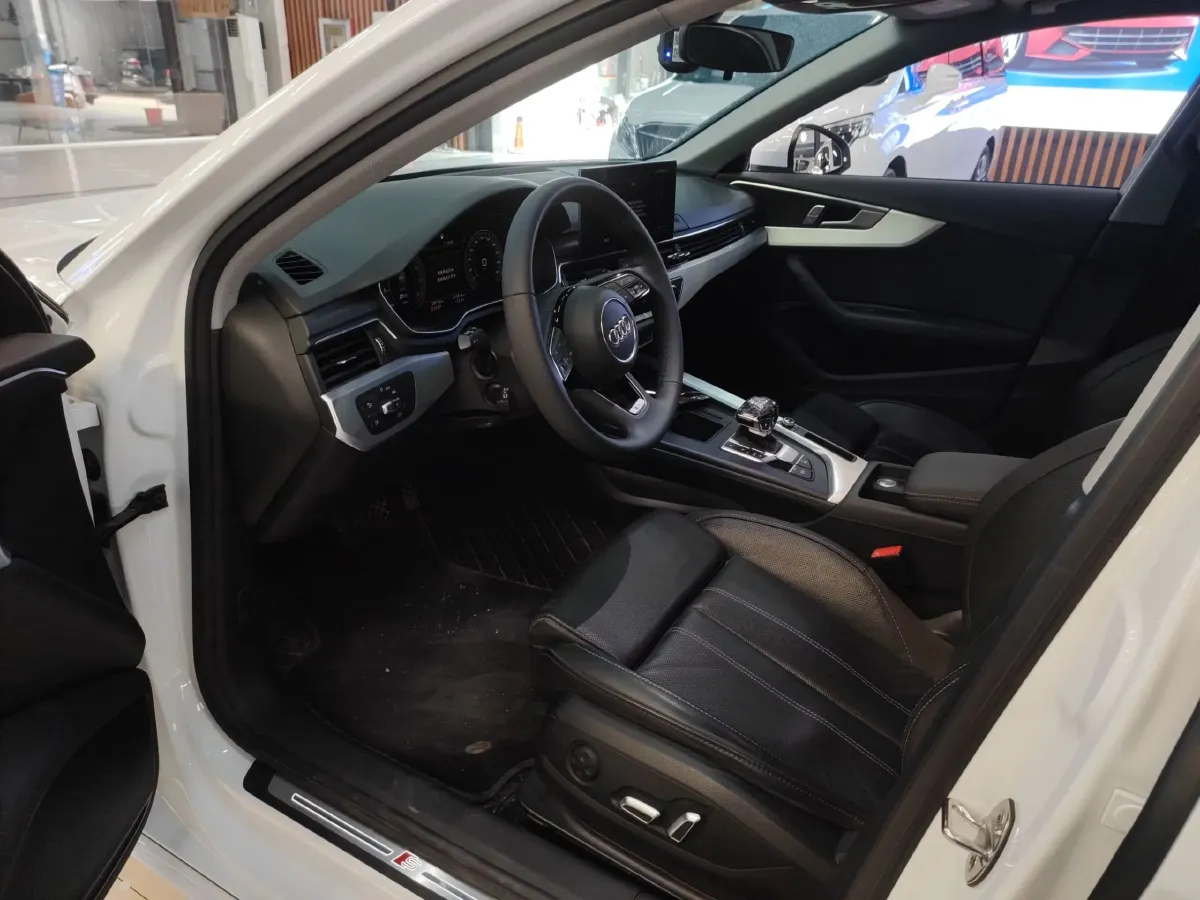 2024 Audi A4L 2.0T 190HP L4 7DCT,autocango,china used car exporter,china ev exporter,chinese used car exporter,chinese used ev exporter