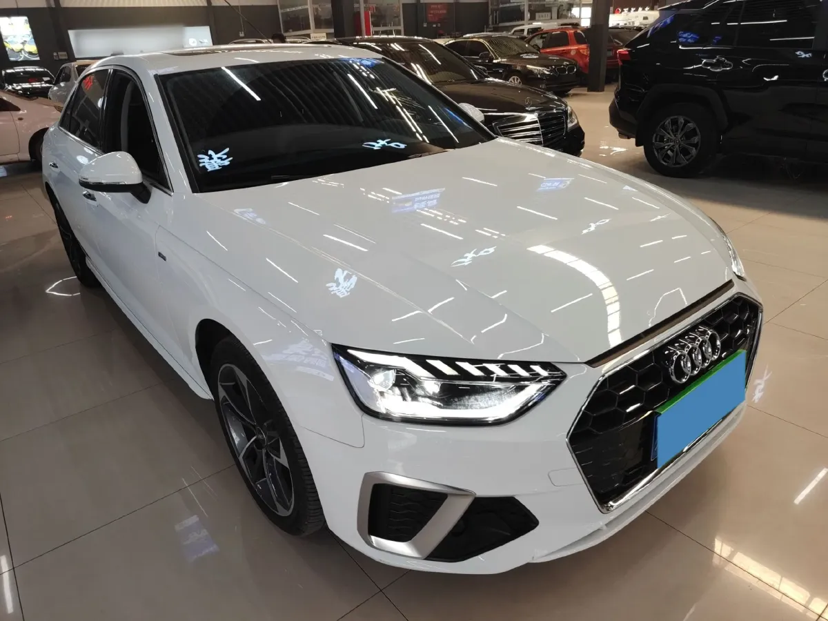 2024 Audi A4L 2.0T 190HP L4 7DCT,autocango,china used car exporter,china ev exporter,chinese used car exporter,chinese used ev exporter