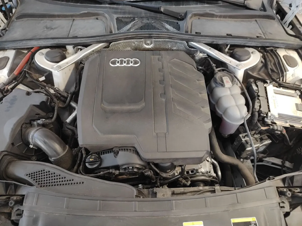 2024 Audi A4L 2.0T 190HP L4 7DCT,autocango,china used car exporter,china ev exporter,chinese used car exporter,chinese used ev exporter