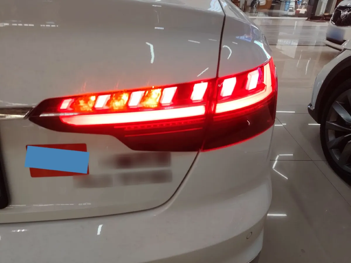 2024 Audi A4L 2.0T 190HP L4 7DCT,autocango,china used car exporter,china ev exporter,chinese used car exporter,chinese used ev exporter