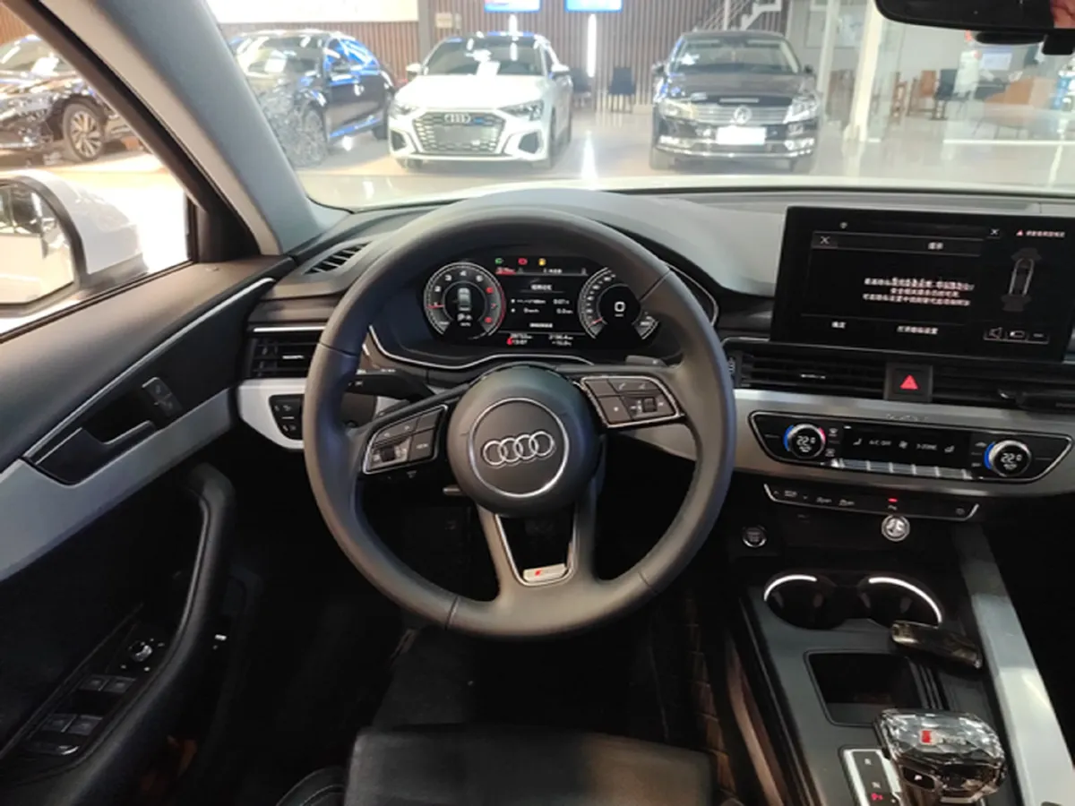 2024 Audi A4L 2.0T 190HP L4 7DCT,autocango,china used car exporter,china ev exporter,chinese used car exporter,chinese used ev exporter