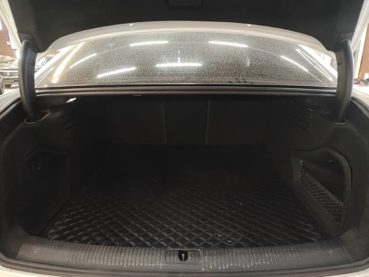 2024 Audi A4L 2.0T 190HP L4 7DCT,autocango,china used car exporter,china ev exporter,chinese used car exporter,chinese used ev exporter