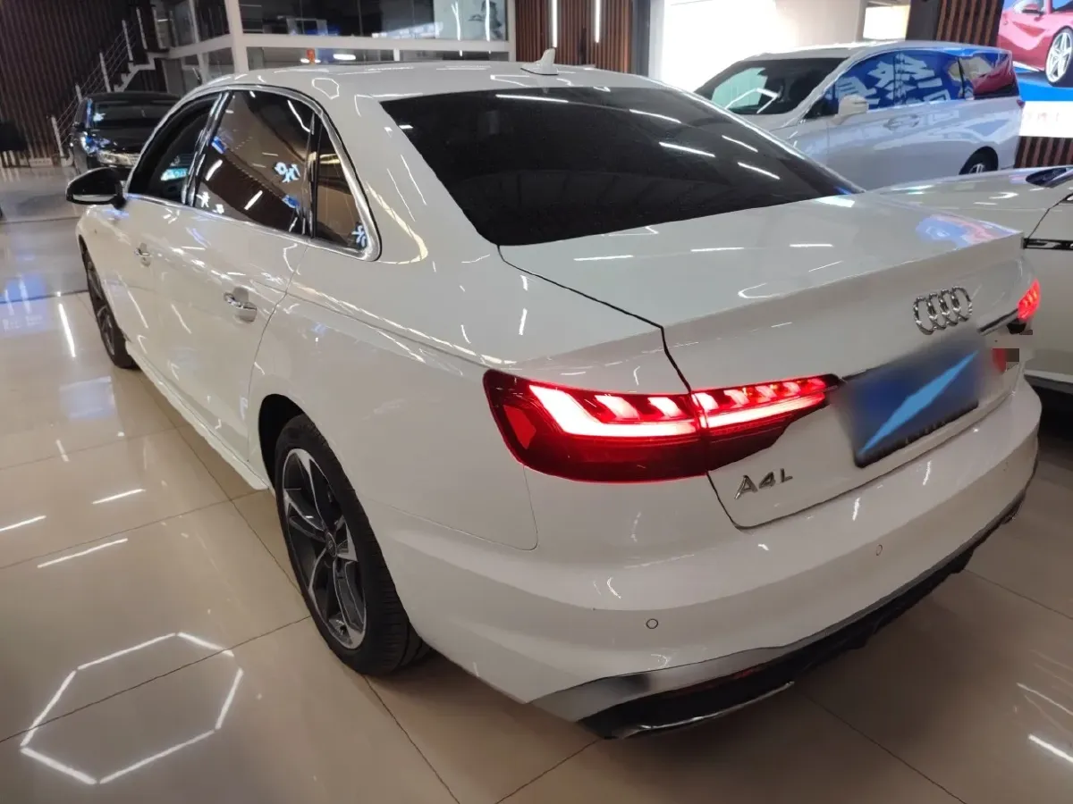 2024 Audi A4L 2.0T 190HP L4 7DCT,autocango,china used car exporter,china ev exporter,chinese used car exporter,chinese used ev exporter