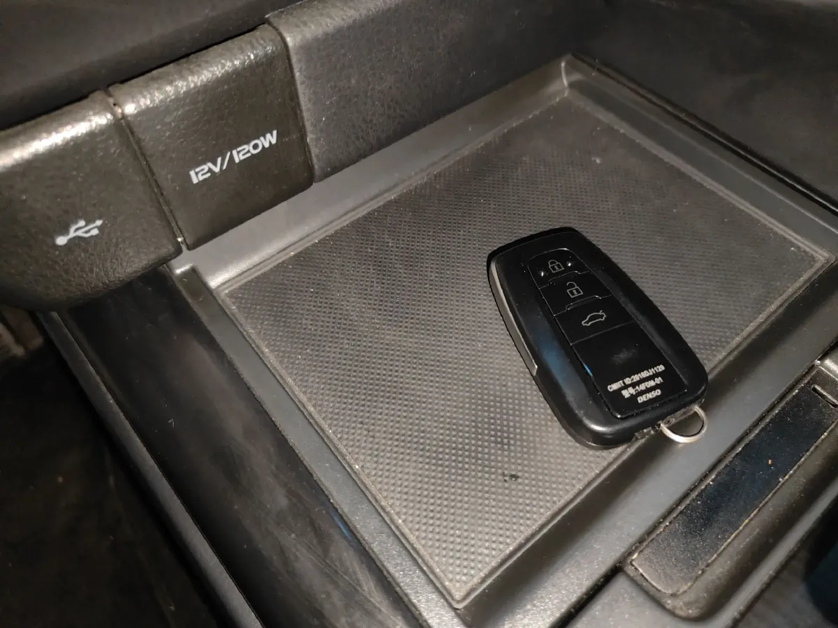 2023 Toyota Camry 2.0L 177HP L4 CVT,autocango,china used car exporter,china ev exporter,chinese used car exporter,chinese used ev exporter