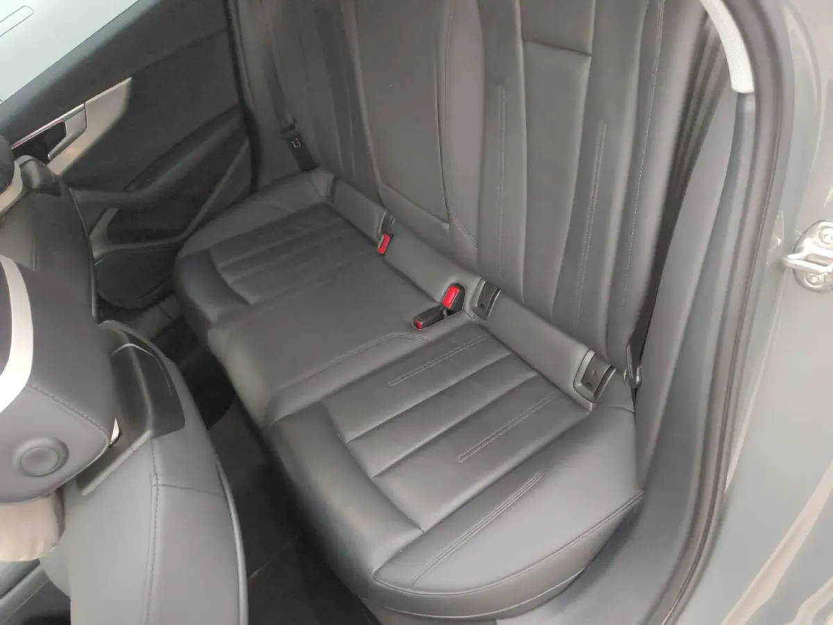 2024 Audi A4 2.0T 204HP L4 7DCT,autocango,china used car exporter,china ev exporter,chinese used car exporter,chinese used ev exporter