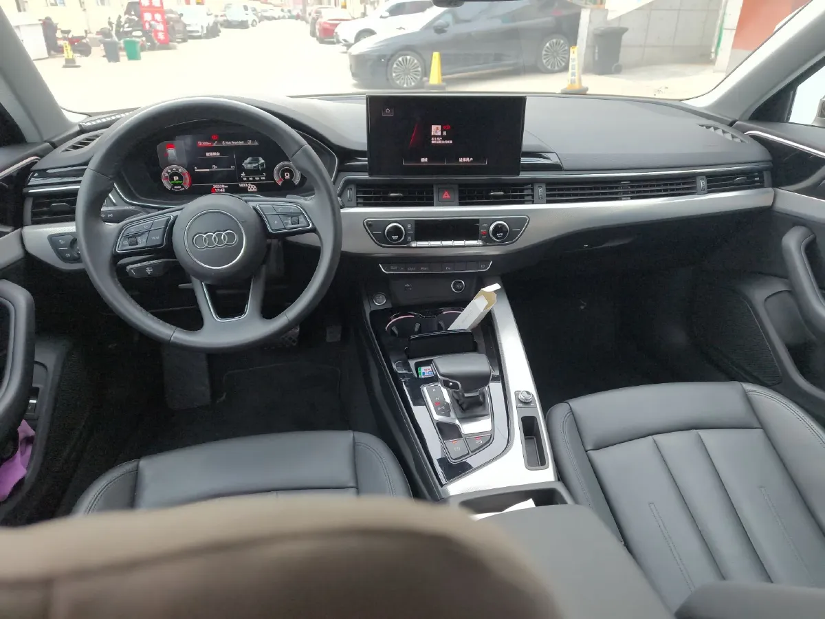 2024 Audi A4 2.0T 204HP L4 7DCT,autocango,china used car exporter,china ev exporter,chinese used car exporter,chinese used ev exporter