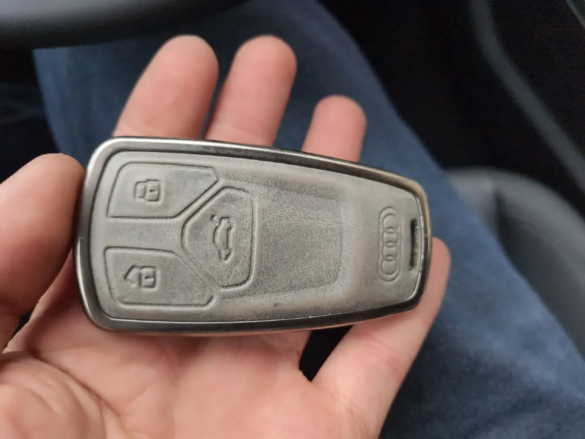 2024 Audi A4 2.0T 204HP L4 7DCT,autocango,china used car exporter,china ev exporter,chinese used car exporter,chinese used ev exporter