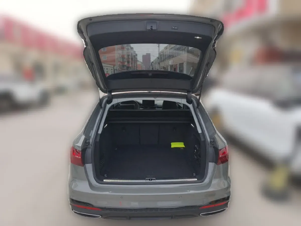 2024 Audi A4 2.0T 204HP L4 7DCT,autocango,china used car exporter,china ev exporter,chinese used car exporter,chinese used ev exporter