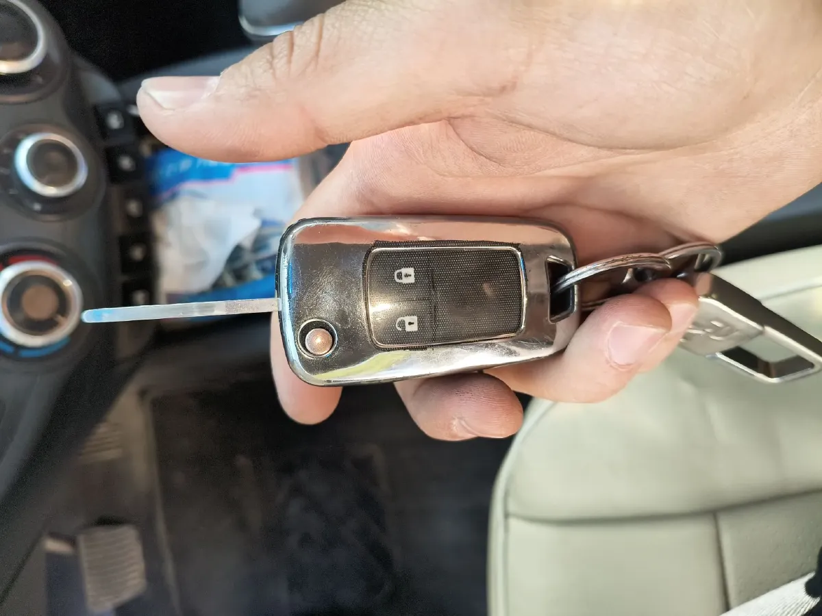 2015 Chevrolet Sail 1.3L 103HP L4 5AMT,autocango,china used car exporter,china ev exporter,chinese used car exporter,chinese used ev exporter