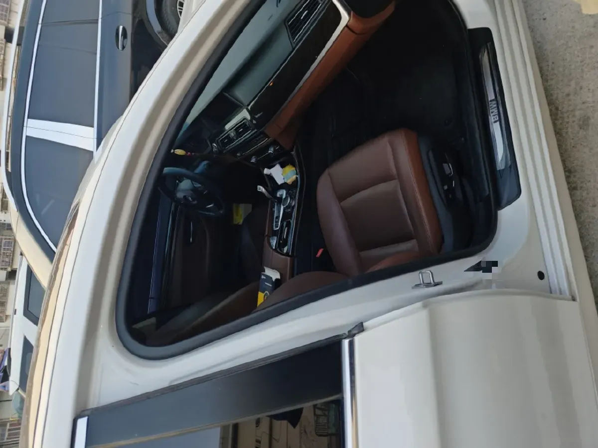 2014 BMW 5 Series 2.0T 245HP L4 8AT,autocango,china used car exporter,china ev exporter,chinese used car exporter,chinese used ev exporter