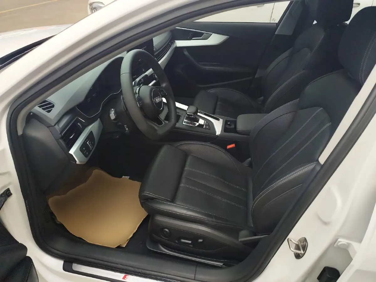 2022 Audi A4L 2.0T 190HP L4 7DCT,autocango,china used car exporter,china ev exporter,chinese used car exporter,chinese used ev exporter