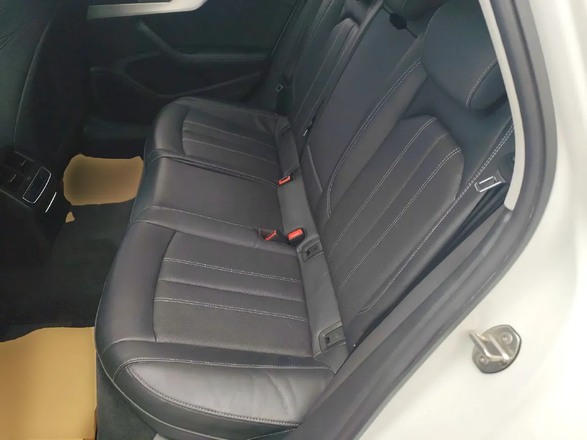 2022 Audi A4L 2.0T 190HP L4 7DCT,autocango,china used car exporter,china ev exporter,chinese used car exporter,chinese used ev exporter