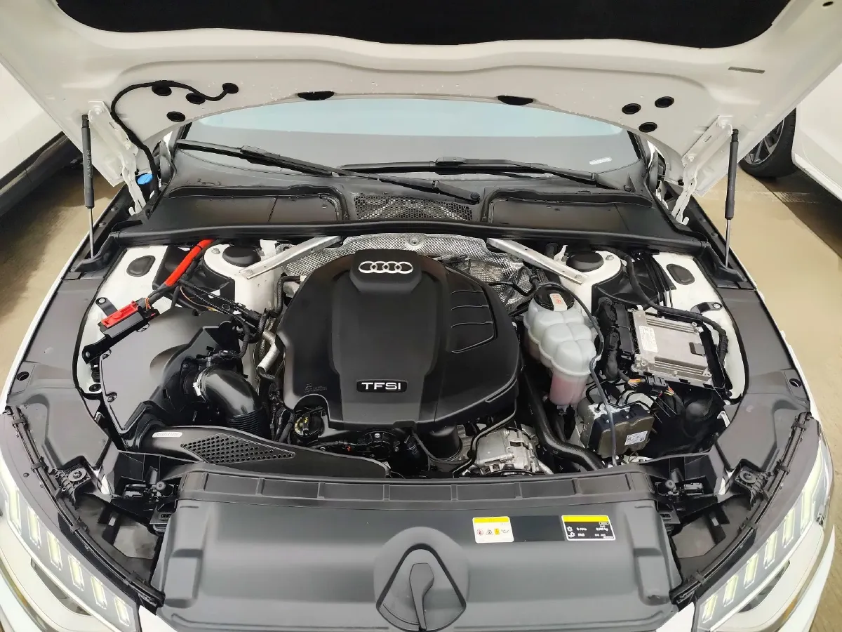 2022 Audi A4L 2.0T 190HP L4 7DCT,autocango,china used car exporter,china ev exporter,chinese used car exporter,chinese used ev exporter