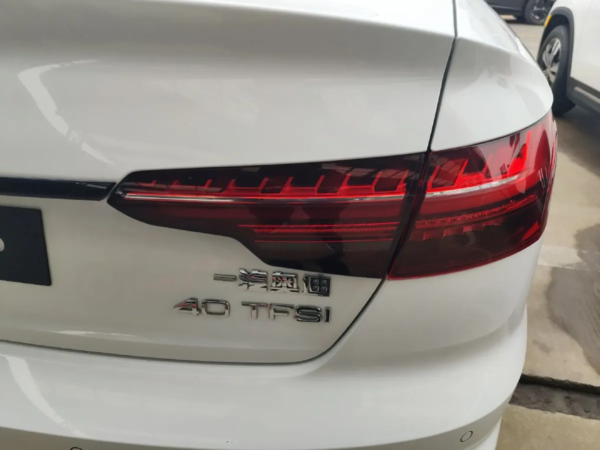 2022 Audi A4L 2.0T 190HP L4 7DCT,autocango,china used car exporter,china ev exporter,chinese used car exporter,chinese used ev exporter