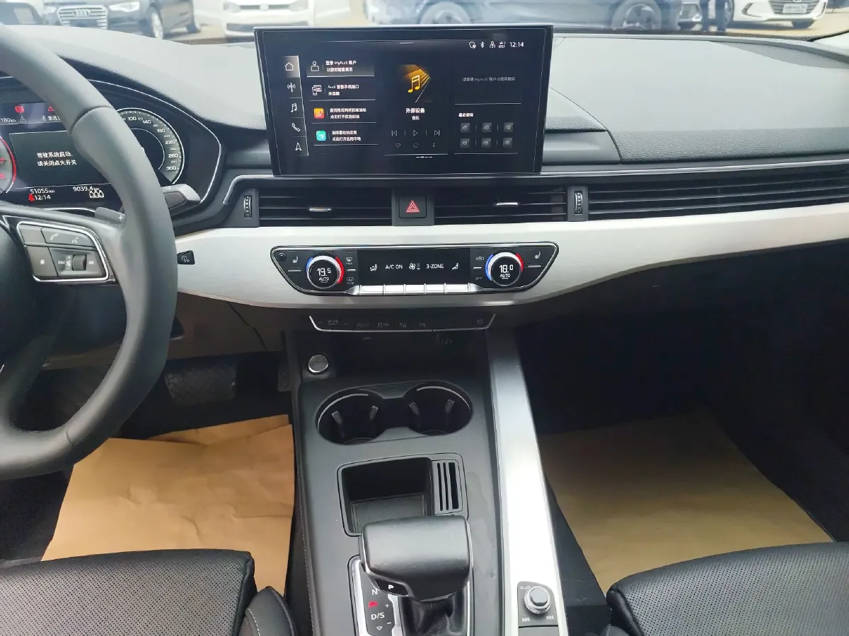 2022 Audi A4L 2.0T 190HP L4 7DCT,autocango,china used car exporter,china ev exporter,chinese used car exporter,chinese used ev exporter