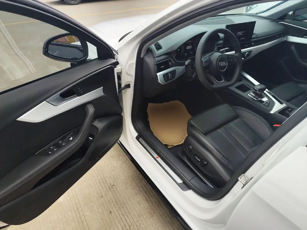 2022 Audi A4L 2.0T 190HP L4 7DCT,autocango,china used car exporter,china ev exporter,chinese used car exporter,chinese used ev exporter