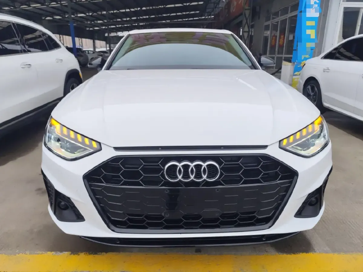 2022 Audi A4L 2.0T 190HP L4 7DCT,autocango,china used car exporter,china ev exporter,chinese used car exporter,chinese used ev exporter