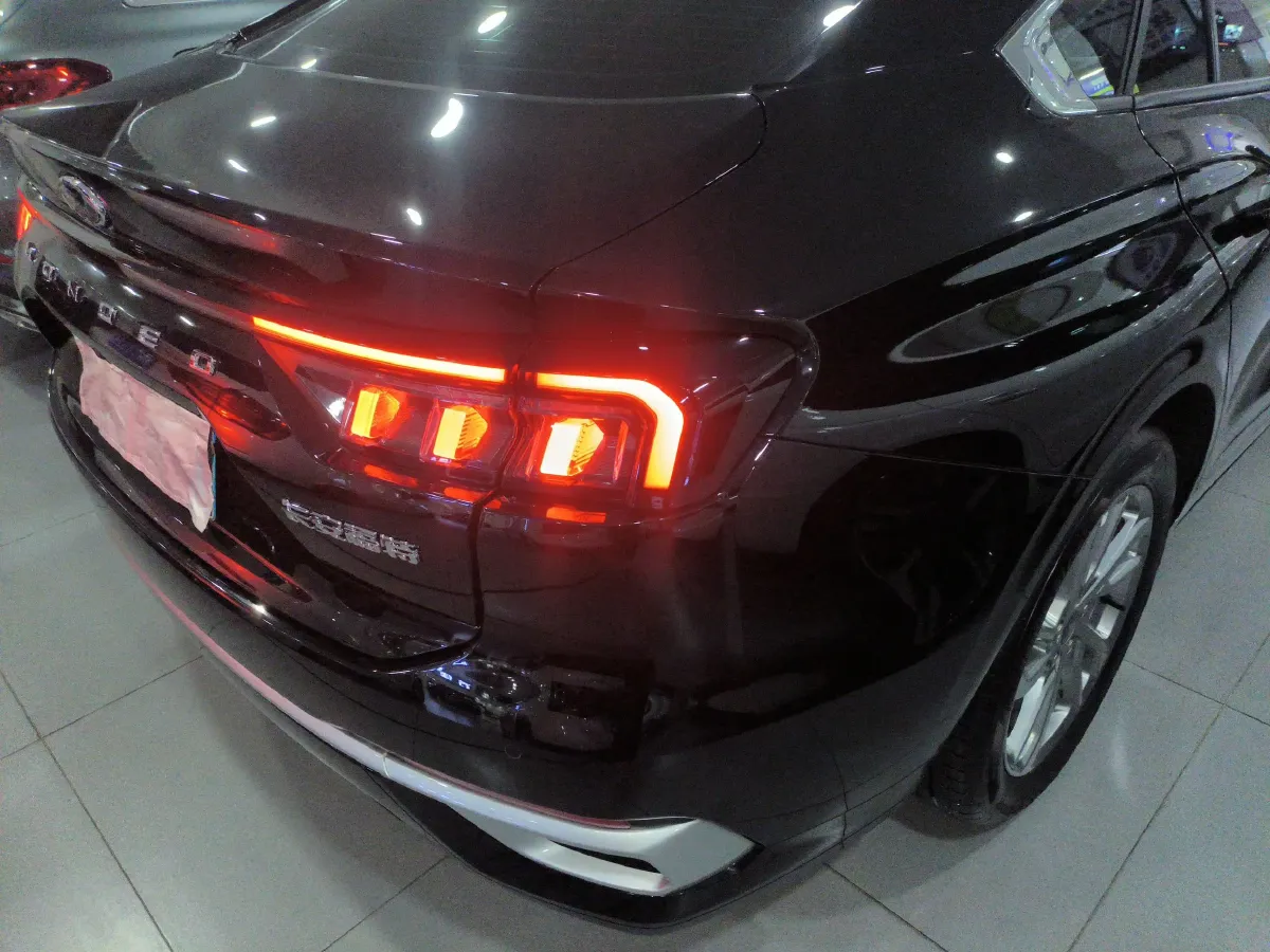 2023 Ford Mondeo 2.0T 254HP L4 8AT,autocango,china used car exporter,china ev exporter,chinese used car exporter,chinese used ev exporter