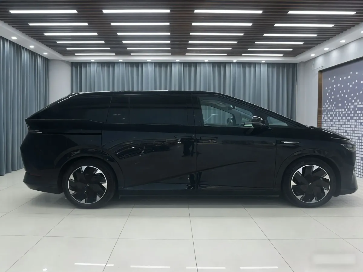 2024 Xpeng X9 BEV 84.5KWH,autocango,china used car exporter,china ev exporter,chinese used car exporter,chinese used ev exporter
