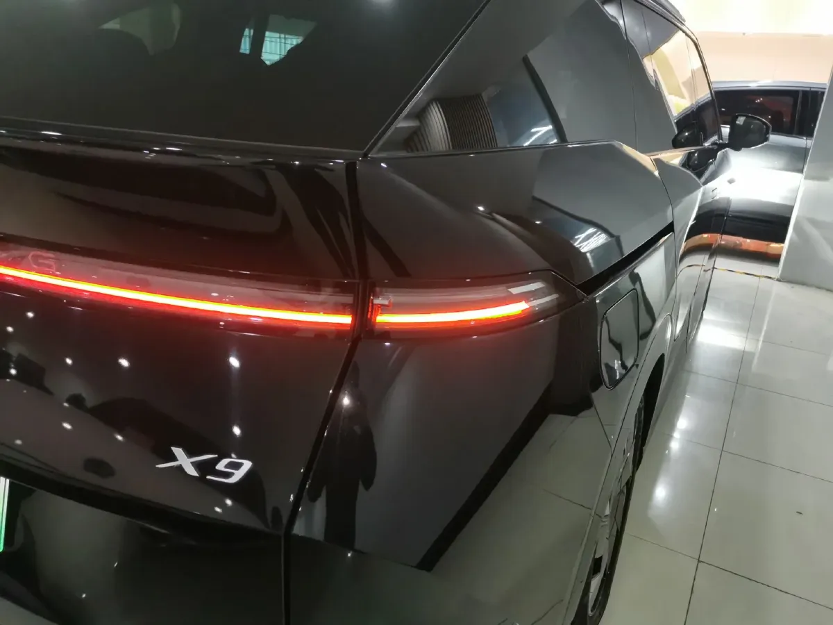 2024 Xpeng X9 BEV 84.5KWH,autocango,china used car exporter,china ev exporter,chinese used car exporter,chinese used ev exporter