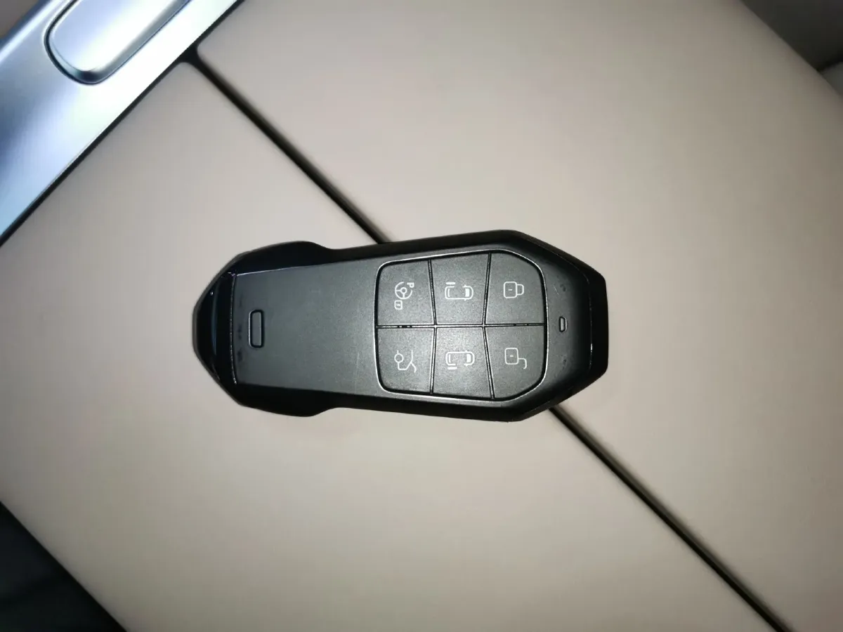 2024 Xpeng X9 BEV 84.5KWH,autocango,china used car exporter,china ev exporter,chinese used car exporter,chinese used ev exporter