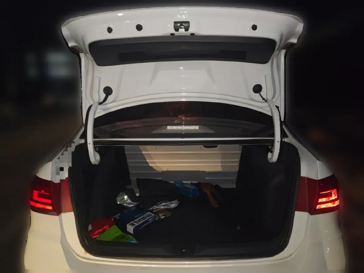 2016 Volkswagen Santana 1.4L 90HP L4 5MT,autocango,china used car exporter,china ev exporter,chinese used car exporter,chinese used ev exporter