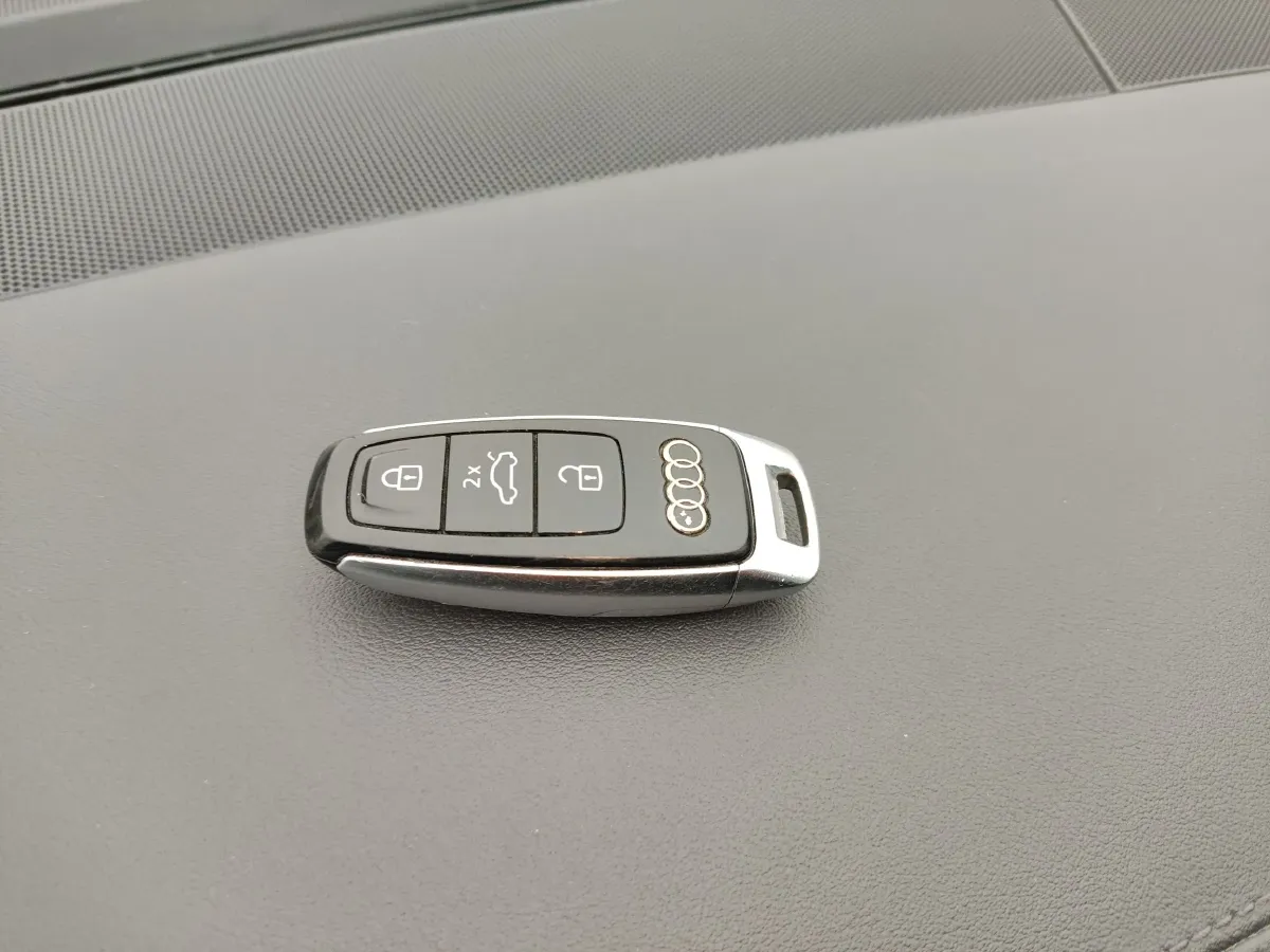 2023 Audi A6L 2.0T 190HP L4 7DCT,autocango,china used car exporter,china ev exporter,chinese used car exporter,chinese used ev exporter