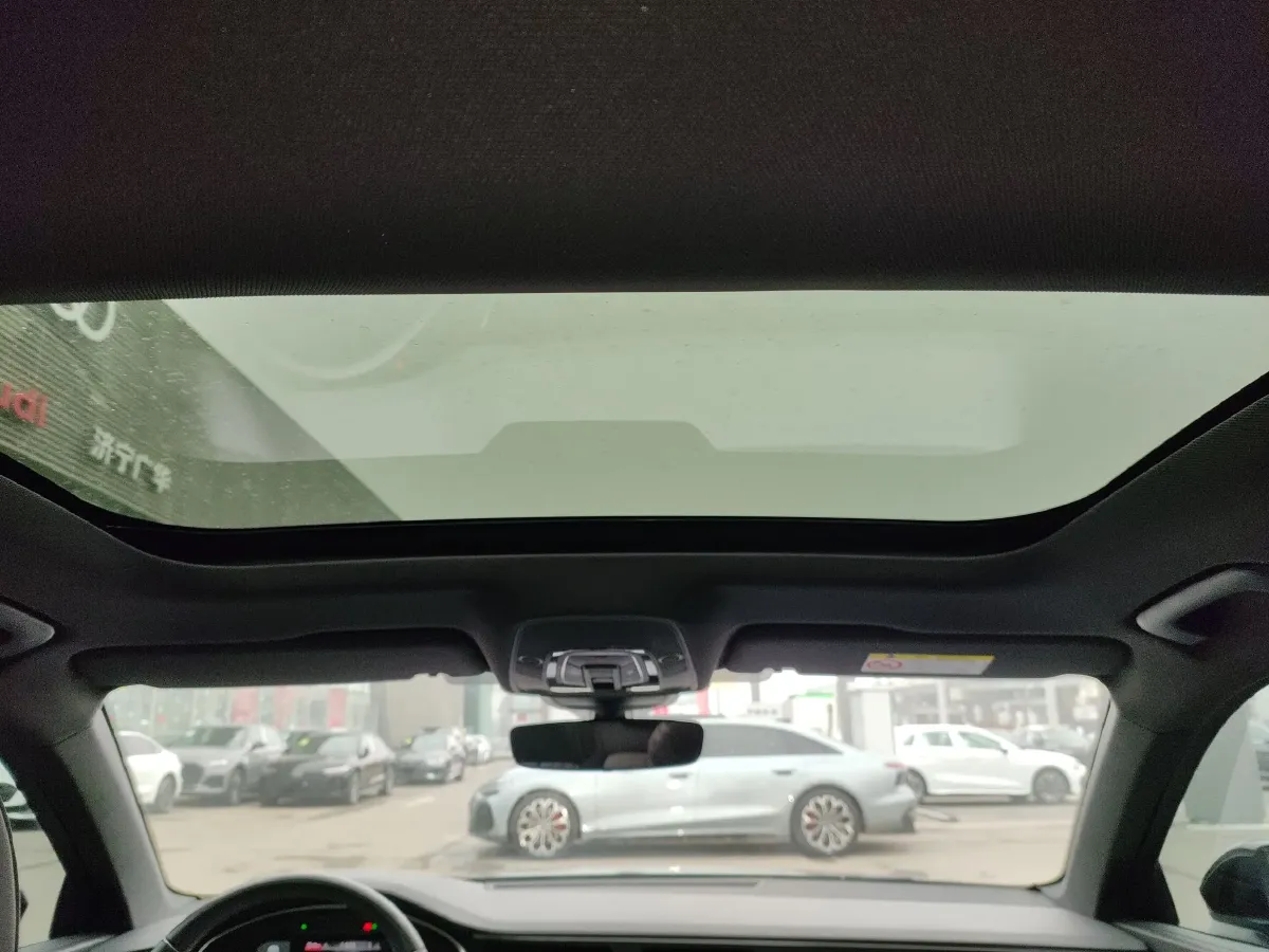 2023 Audi A6L 2.0T 190HP L4 7DCT,autocango,china used car exporter,china ev exporter,chinese used car exporter,chinese used ev exporter