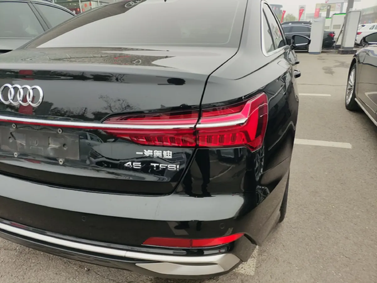 2023 Audi A6L 2.0T 190HP L4 7DCT,autocango,china used car exporter,china ev exporter,chinese used car exporter,chinese used ev exporter