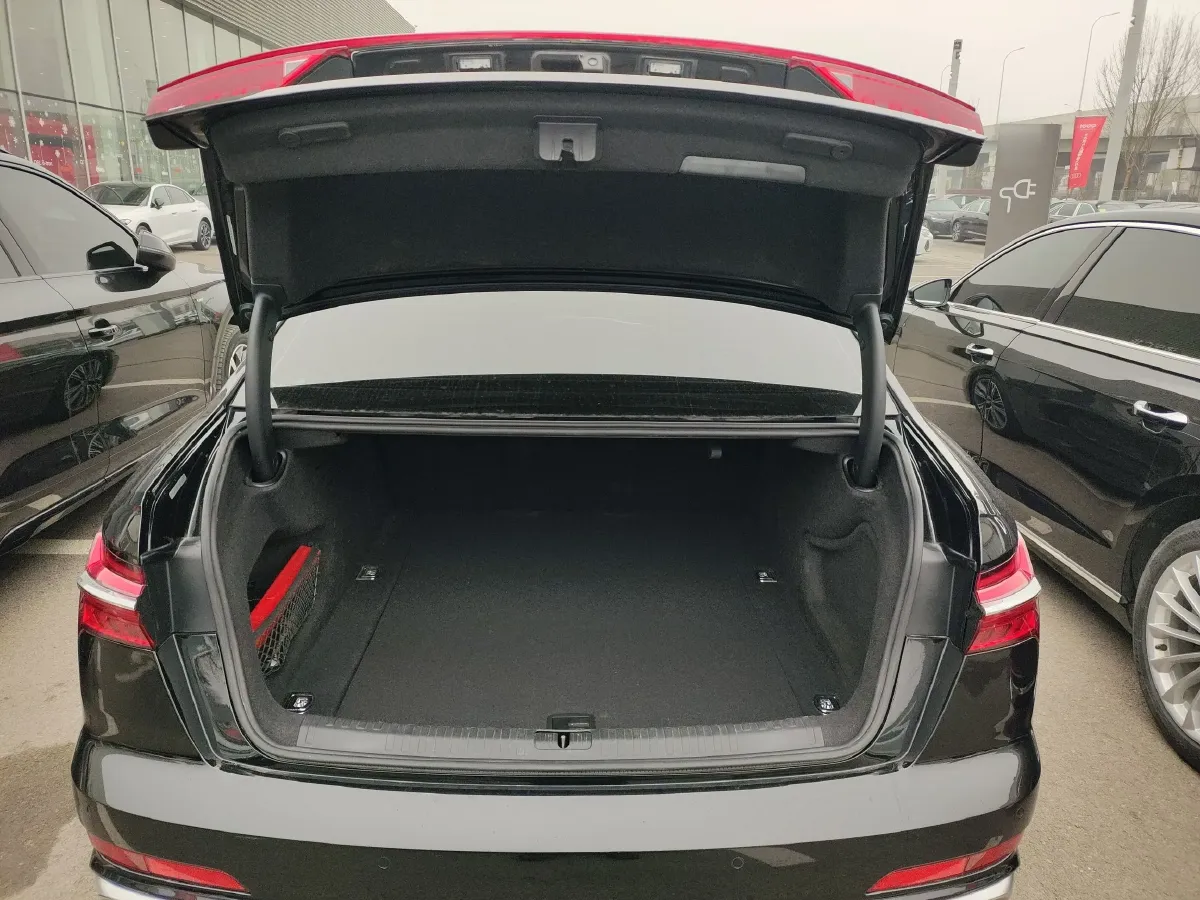 2023 Audi A6L 2.0T 190HP L4 7DCT,autocango,china used car exporter,china ev exporter,chinese used car exporter,chinese used ev exporter