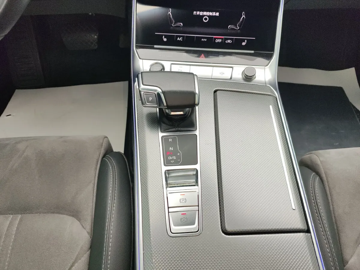 2023 Audi A6L 2.0T 190HP L4 7DCT,autocango,china used car exporter,china ev exporter,chinese used car exporter,chinese used ev exporter