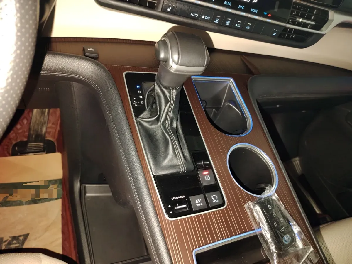 2022 Toyota Granvia 2.5L 192HP L4 E-CVT Hybrid,autocango,china used car exporter,china ev exporter,chinese used car exporter,chinese used ev exporter