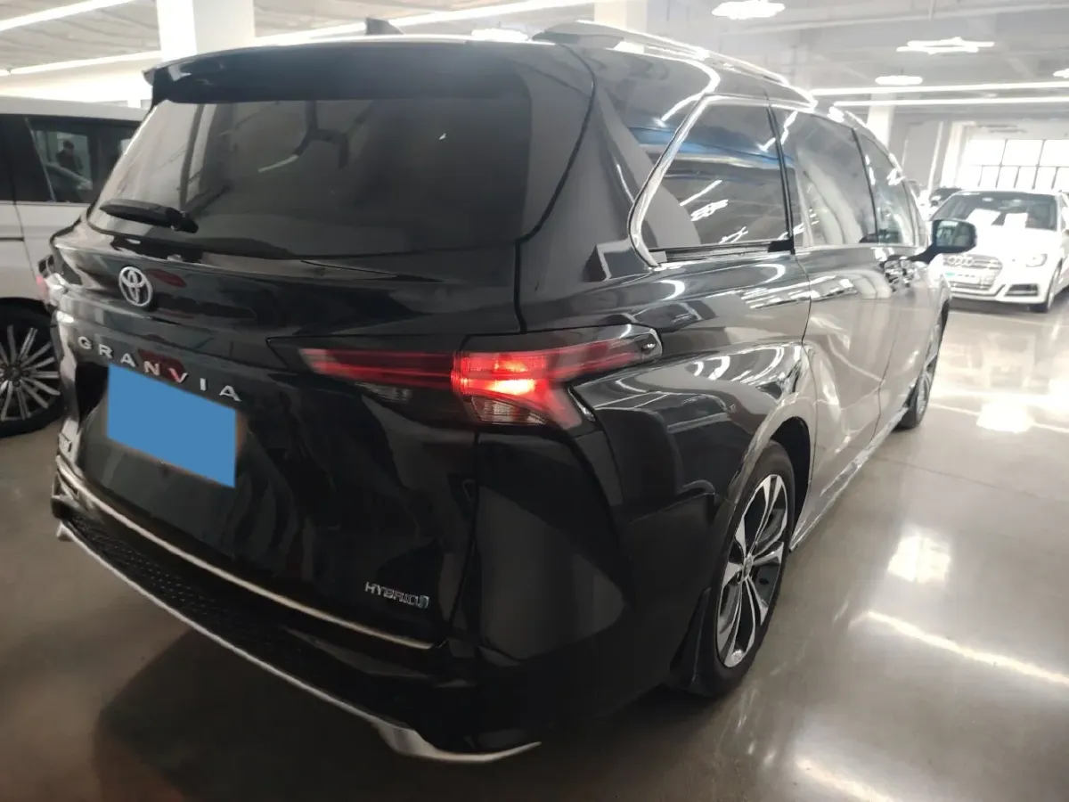 2022 Toyota Granvia 2.5L 192HP L4 E-CVT Hybrid,autocango,china used car exporter,china ev exporter,chinese used car exporter,chinese used ev exporter