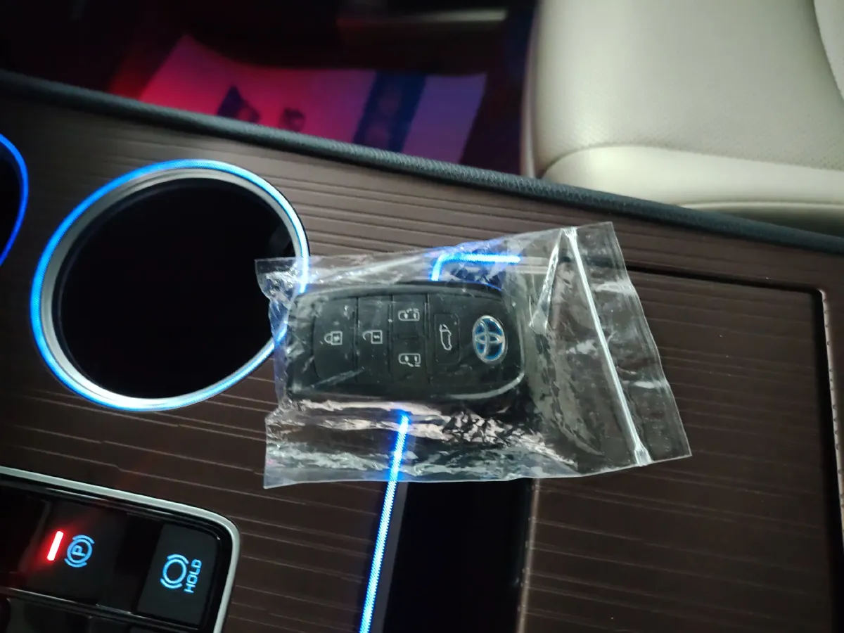 2022 Toyota Granvia 2.5L 192HP L4 E-CVT Hybrid,autocango,china used car exporter,china ev exporter,chinese used car exporter,chinese used ev exporter