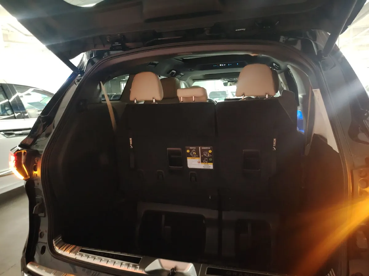 2022 Toyota Granvia 2.5L 192HP L4 E-CVT Hybrid,autocango,china used car exporter,china ev exporter,chinese used car exporter,chinese used ev exporter