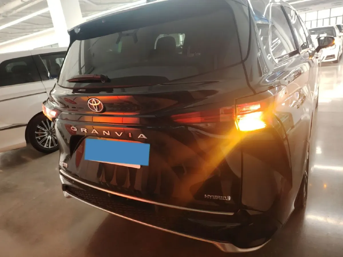 2022 Toyota Granvia 2.5L 192HP L4 E-CVT Hybrid,autocango,china used car exporter,china ev exporter,chinese used car exporter,chinese used ev exporter