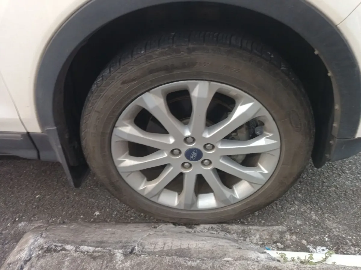 2013 Ford Kuga 1.6T 177HP L4 6AT,autocango,china used car exporter,china ev exporter,chinese used car exporter,chinese used ev exporter