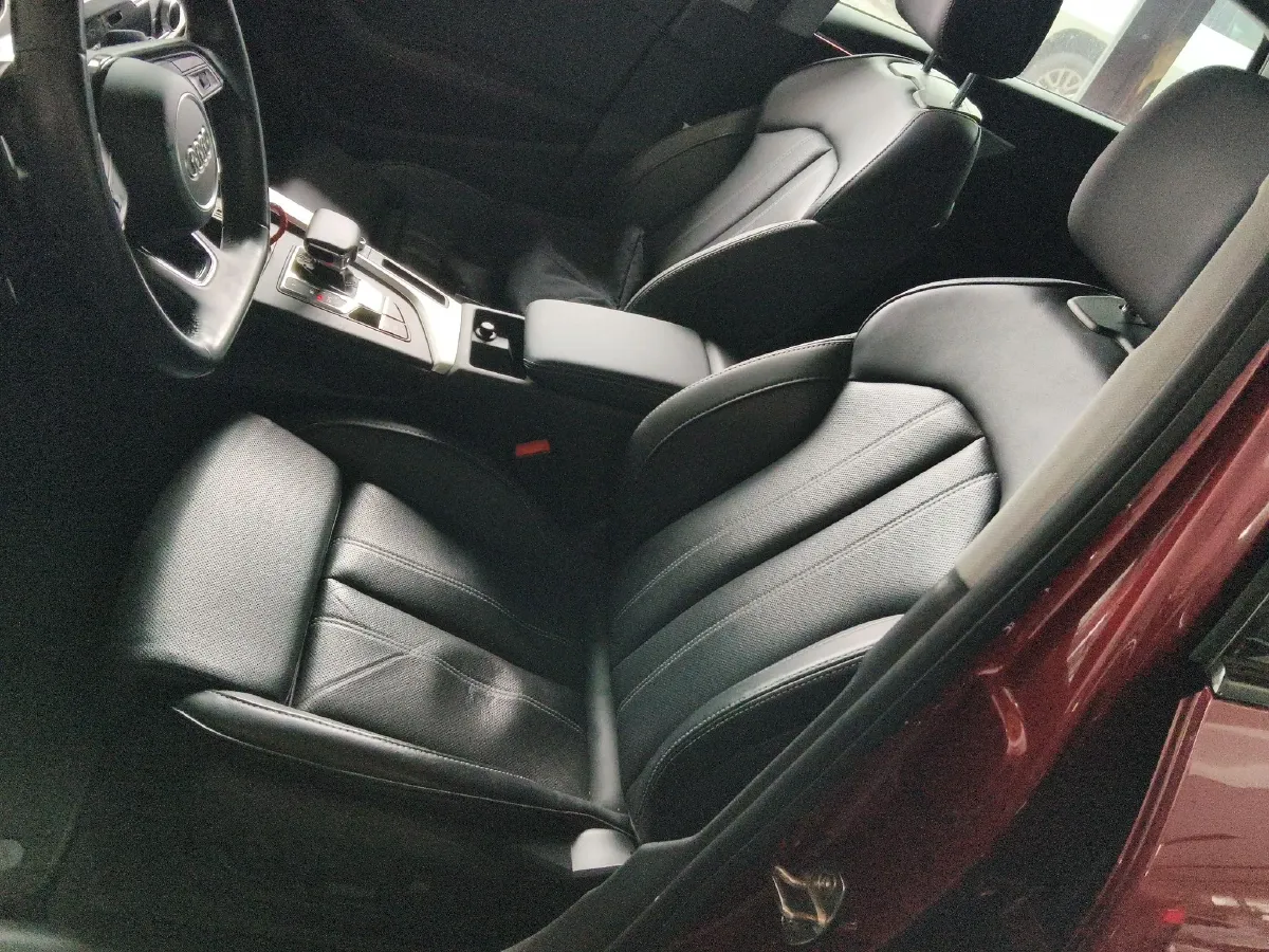 2020 Audi A4L 2.0T 190HP L4 7DCT,autocango,china used car exporter,china ev exporter,chinese used car exporter,chinese used ev exporter