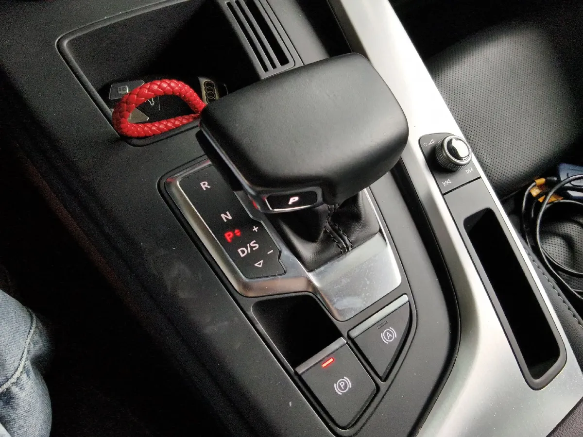 2020 Audi A4L 2.0T 190HP L4 7DCT,autocango,china used car exporter,china ev exporter,chinese used car exporter,chinese used ev exporter