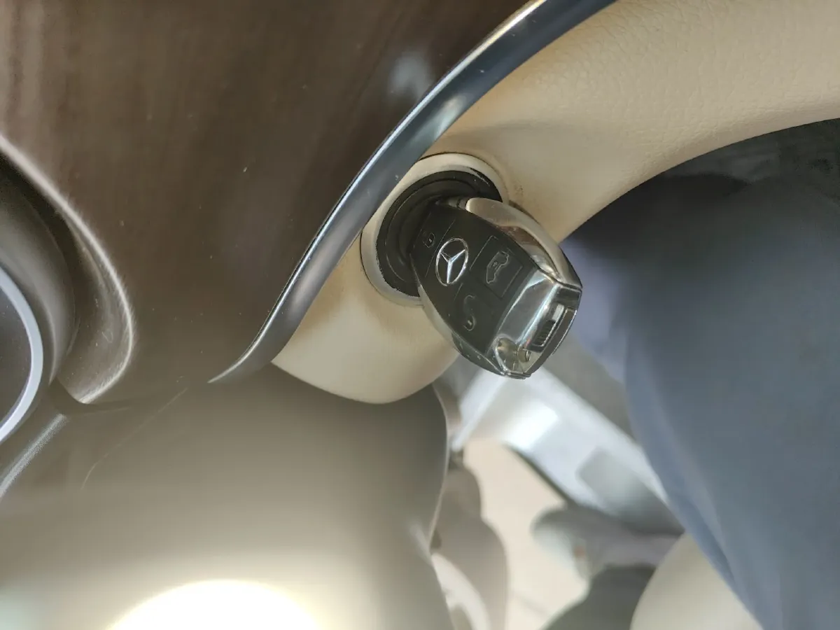 2020 Mercedes-Benz V Class 2.0T 211HP L4 9AT,autocango,china used car exporter,china ev exporter,chinese used car exporter,chinese used ev exporter