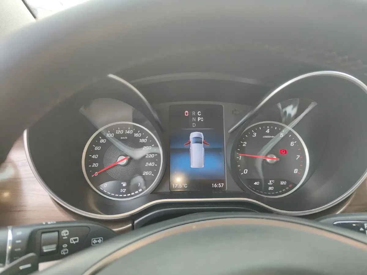 2020 Mercedes-Benz V Class 2.0T 211HP L4 9AT,autocango,china used car exporter,china ev exporter,chinese used car exporter,chinese used ev exporter