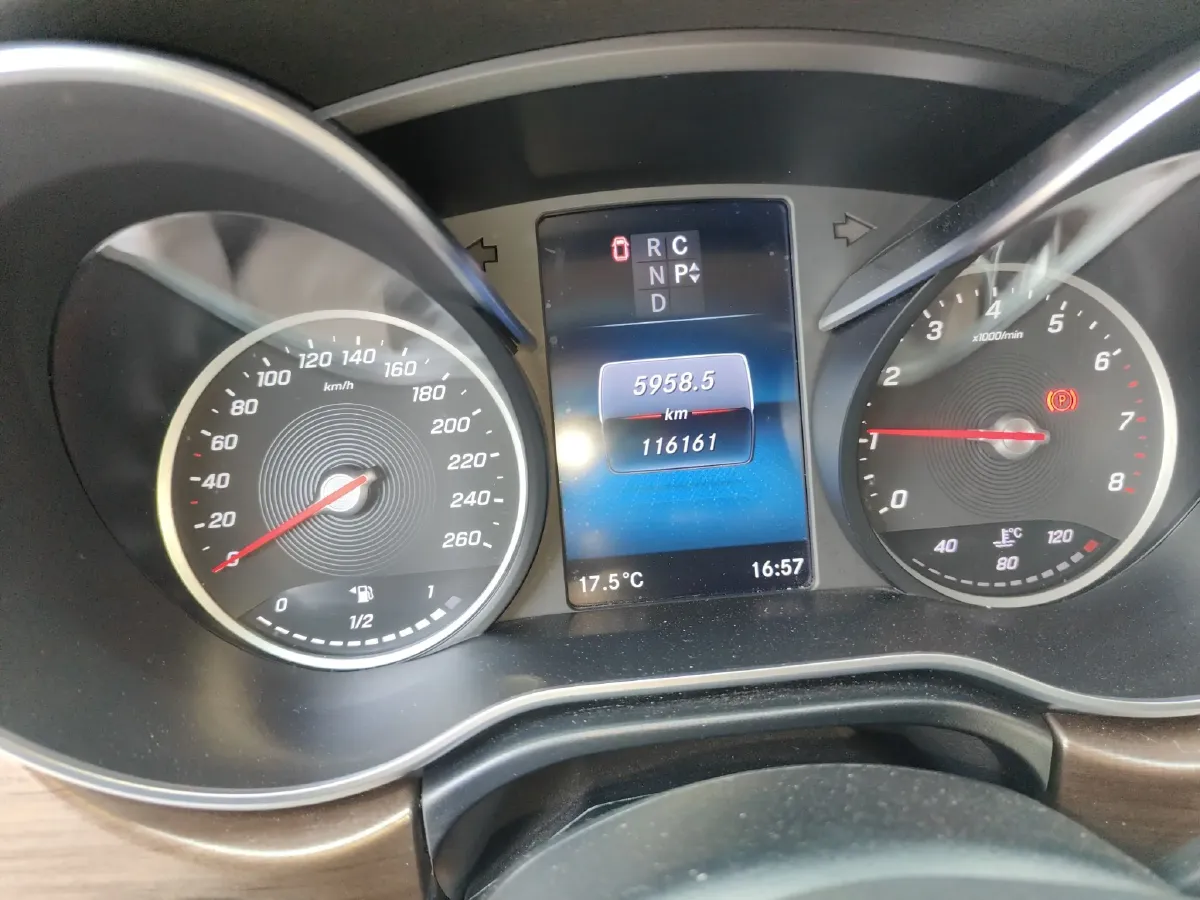 2020 Mercedes-Benz V Class 2.0T 211HP L4 9AT,autocango,china used car exporter,china ev exporter,chinese used car exporter,chinese used ev exporter