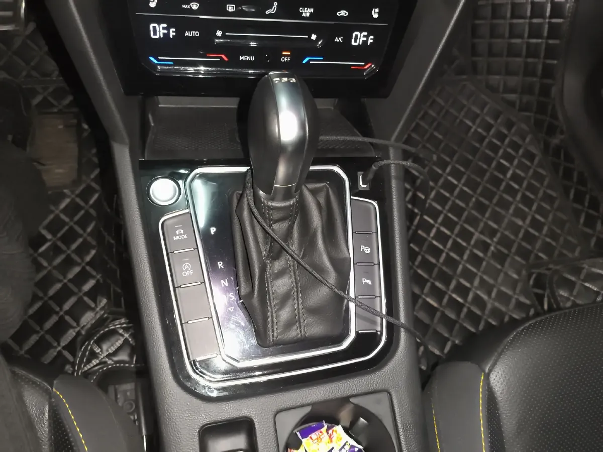 2023 Volkswagen CC 2.0T 220HP L4 7DCT,autocango,china used car exporter,china ev exporter,chinese used car exporter,chinese used ev exporter