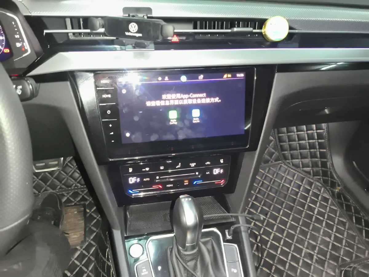 2023 Volkswagen CC 2.0T 220HP L4 7DCT,autocango,china used car exporter,china ev exporter,chinese used car exporter,chinese used ev exporter